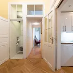 Historic In Vinohrady, Loved By Locals By Easybnb Premium *