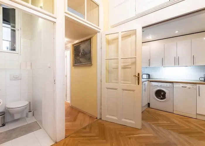 Historic In Vinohrady, Loved By Locals By Easybnb Premium