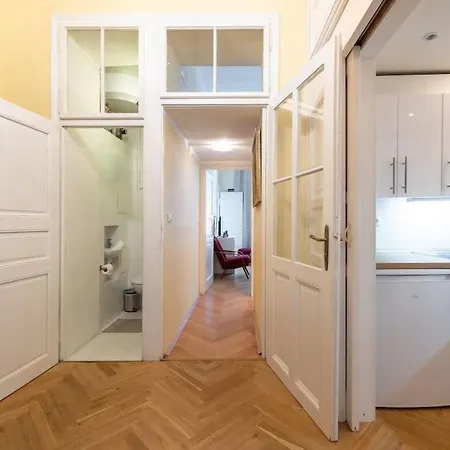 Historic In Vinohrady, Loved By Locals By Easybnb Premium *